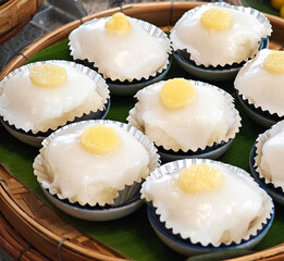 Sticky rice with coconut custard