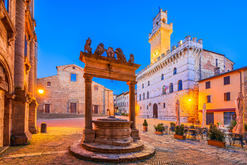 Naklejka premium Montepulciano, Tuscany. Beautiful cityscape view on Piazza Grande with Town Hall, historical Italy small town.