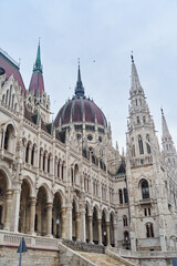Fototapeta premium Hungarian Parliament Building in the evening at the Danube river in Budapest, Hungary. High quality photo