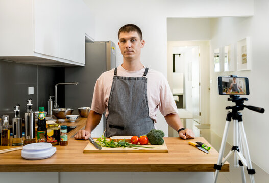 The chef is broadcasting live from workshop how to prepare a vegetarian food