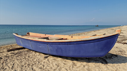 Naklejka premium Fishing boat on the beach