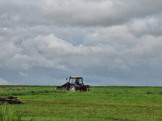 Obraz premium tractor in field