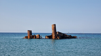Naklejka premium Greek Beach shipwreck 