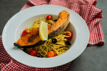 spaghetti with salmon