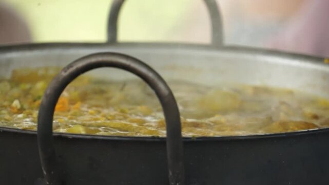 Preparaci&oacute;n de sancocho en le&ntilde;a