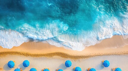 Obraz premium Top view of a sunny Mediterranean beach, featuring vibrant blue waves and golden coastline, perfect for summer vacation and relaxation