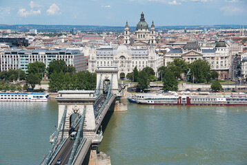 panorama Budapesztu z widokiem na mosty na Dunaju