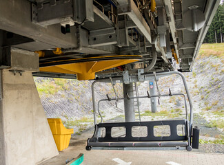 chairlift, gondola, seat, cable car, station, upper, transport of tourists in the mountains, mechanism, empty, śnieżka, karkonosze, poland