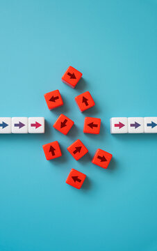 The path of arrows is broken. Restore faith and trust, continue the path. Doubt about the future. Experiencing setbacks or failures that shake confidence. Sudden or unexpected changes disrupt plans.