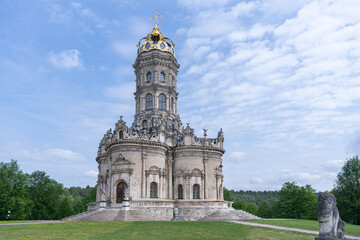 Obraz premium Znamenskaya Church. The Church of the Holy Sign of the Mother of God in Dubrovitsy