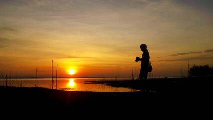 Obraz premium Evening view of the beach with beautiful sunset light.