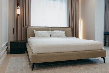 Bedroom with a bed, bedside table and lamps