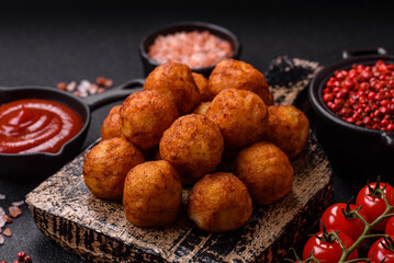 Delicious crispy balls breaded with mozzarella cheese, salt and spices