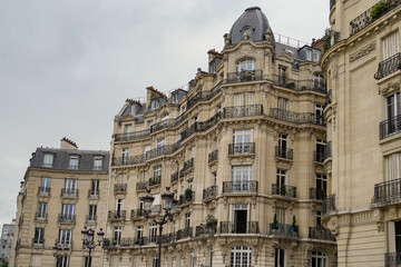 Obraz premium parisian luxury building facade 