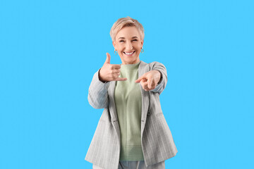 Cool mature woman showing 