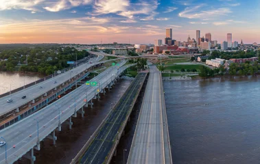 Fototapete Route 66 Historic Route 66 and downtown Tulsa city skyline, Oklahoma, United States.  © Zenstratus