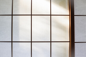 朝日がさした障子