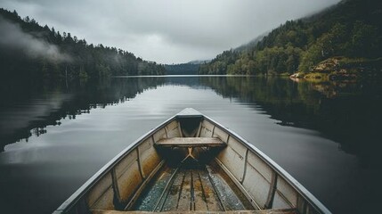 Obraz premium A peaceful boat ride on a calm lake, water gently lapping against the sides
