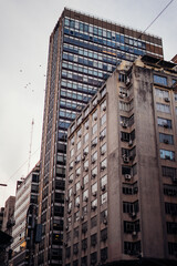 Fototapeta premium torres grises de una ciudad