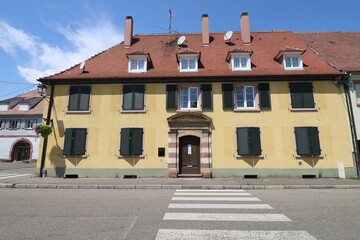 Bâtiment typique, vue de l'extérieur, ville de Neuf-Brisach, département du Haut Rhin, France