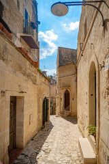 Obraz premium Vista de la antigua ciudad de Matera, Sassi di Matera en Basílicata, sur de Italia. cueva gruta en Sassi di Matera