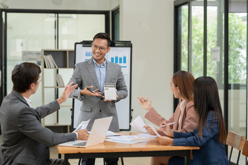 Business group Talk and consult to find solutions to work problems in the company.