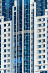 Obraz premium many windows and walls facade of a modern skyscraper without people