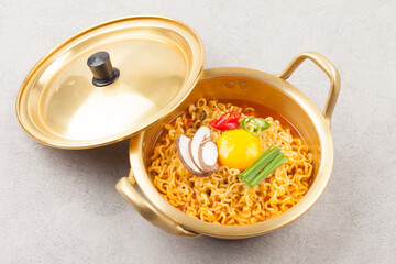  An instant food made by steaming noodles, frying them in oil, and then drying them. Add powdered soup separately.