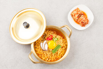  An instant food made by steaming noodles, frying them in oil, and then drying them. Add powdered soup separately.