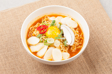  An instant food made by steaming noodles, frying them in oil, and then drying them. Add powdered soup separately.
