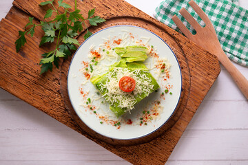 Baked potatoes with spinach bechamel and cheese.