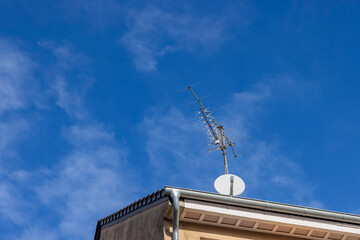 Sat Antenne auf einem gebäude