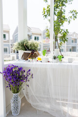 A backyard picnic is a fun and casual outdoor gathering, perfect for enjoying fresh air and good company in the comfort of your own home. Set up a cozy space with blankets, cushions, and a low table 