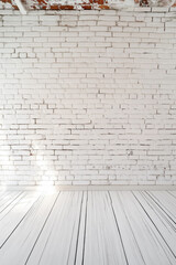 Fototapeta premium Alter weißer Backsteinmauerhintergrund mit Holzboden