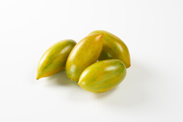 高アントシアニントマトの実　白バックで