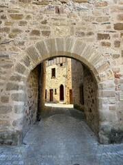 Obraz premium porte de la ville de beaulieu-sur-dordogne