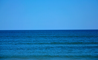 Obraz premium niebieskie morze z niebieskim niebiem, morski krajobraz, horyzont, blue sea with blue sky, sea landscape, horizon, 