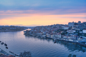 Fototapeta premium Cloudy sunset view of Dom Luiz bridge, Porto, Portugal