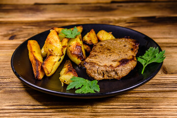 Roasted beefsteak with the fried potato and parsley