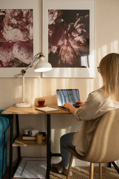 Financial analyst making research on freelance