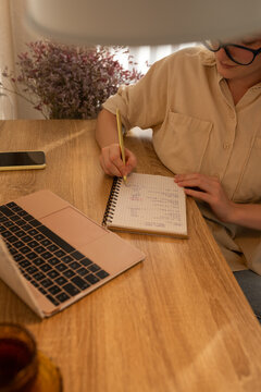 Entrepreneur making budget