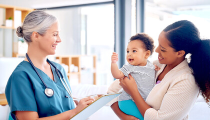 Obraz premium Baby beim Kinderarzt 