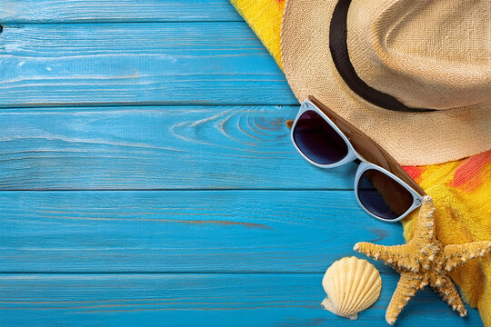 Fondo de madera azu con tolla y esrella de mar, Concepto verano