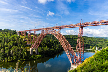 Obraz premium Viaduc sur le barrage