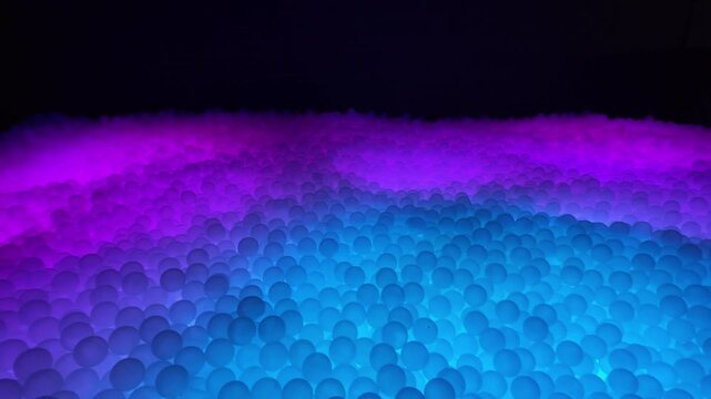 Bolas iluminadas y cambiando de color