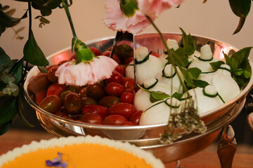 burrata with cherry tomatoes and pesto sauce, fit food, pesto sauce
