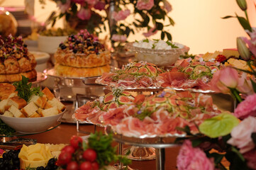 table setting at a wedding reception, table setting at a restaurant, table setting, table with food, parma ham with fresh figs, thanksgiving day, thanksgiving, thanksgiving meal, haute cuisine	