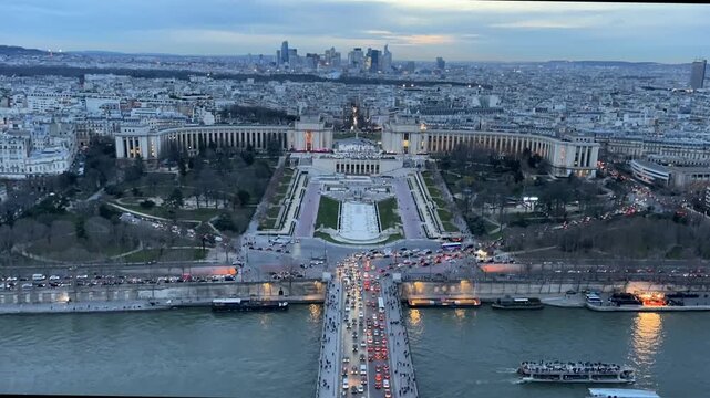 Timelapse Campos Elisios en Paris al atardecer.