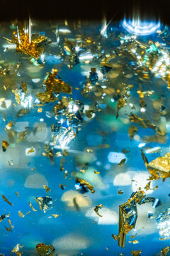 Abstraction of golden particles and bokeh with optical distortions
