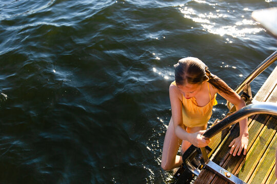 A girl jumps into the fjord in Oslo